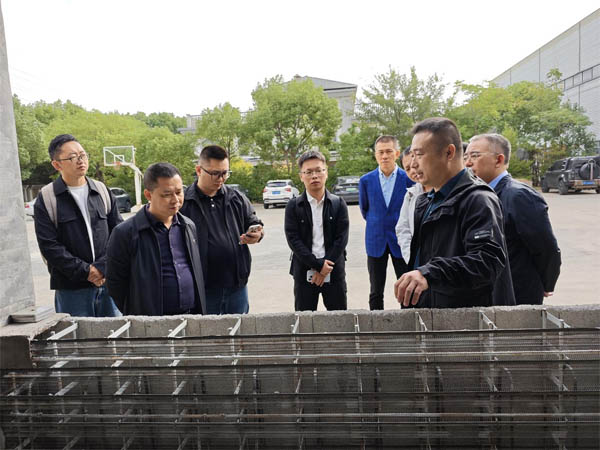 四川省宜宾市南溪区住建局及相关部门领导一行莅临生态屋住工调研LP智能建造